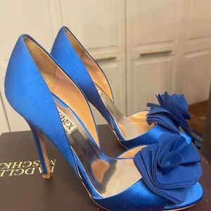 BADGLEY MISCHKA ROYAL BLUE SATIN STILETTO PEEP TOE PUMPS 7M